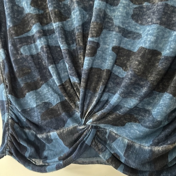 Lucky Brand Twist Front Burn-Out Camo Lightweight Tee w Cap Sleeves - Picture 2 of 8